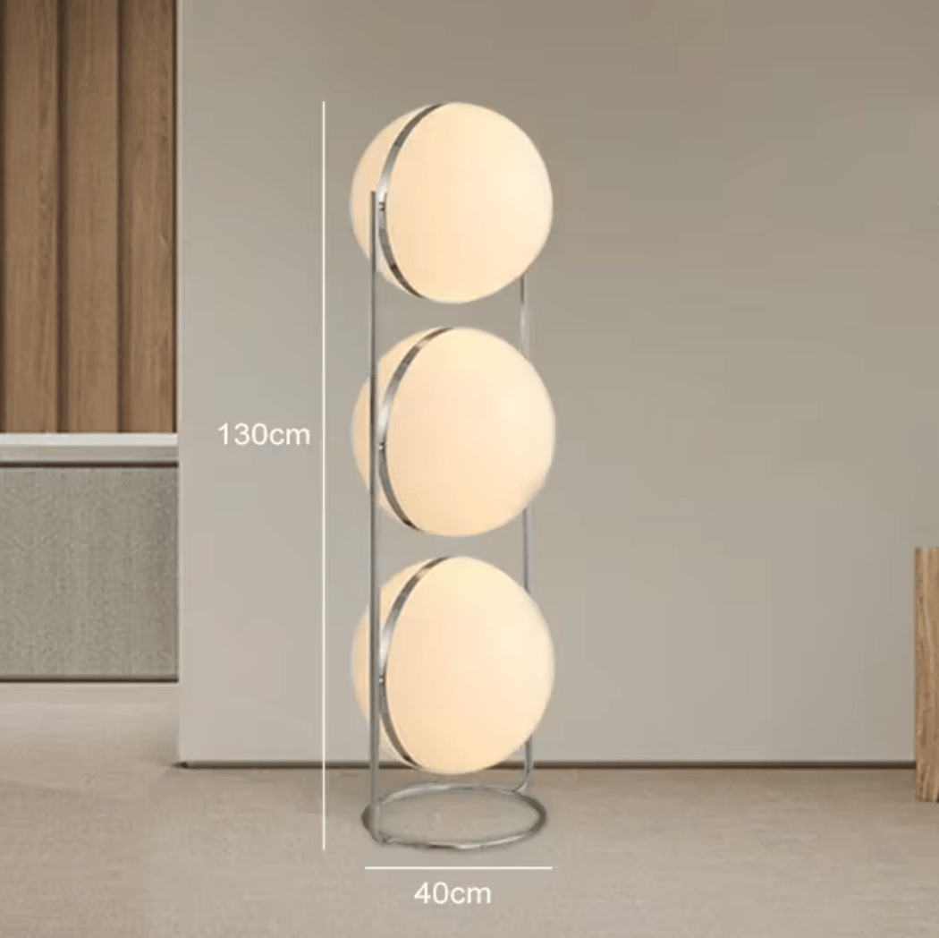 Lampadaire globe design moderne. Éclairage intérieur élégant et chaleureux.  Plusieurs tailles disponibles.
