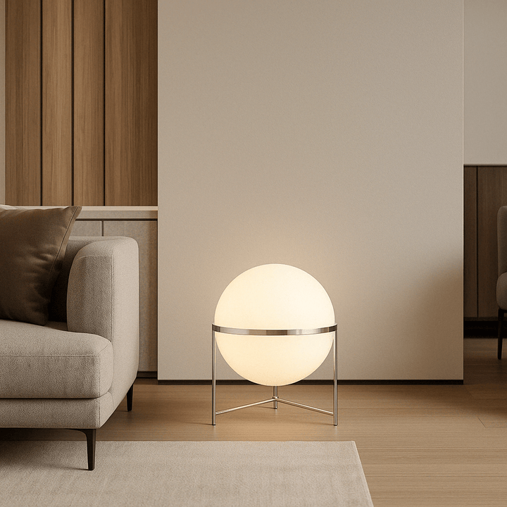 Lampadaire globe design moderne. Éclairage intérieur élégant et chaleureux.  Plusieurs tailles disponibles.