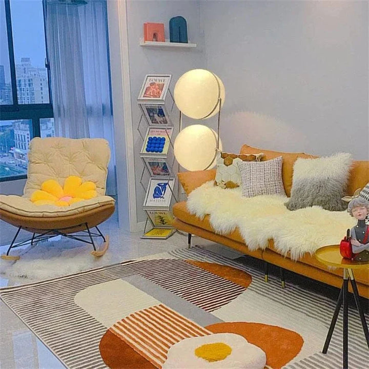 Lampadaire globe design moderne. Éclairage intérieur élégant et chaleureux.  Plusieurs tailles disponibles.