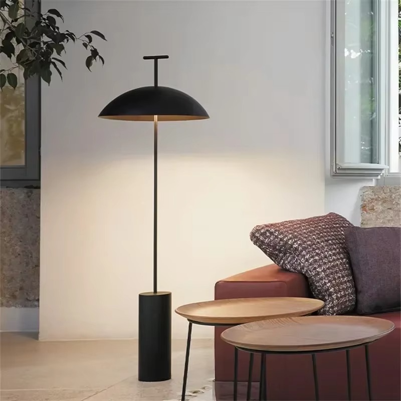 Lampadaire LED nordique minimaliste. Design épuré, éclairage doux. Idéal salon, chambre.