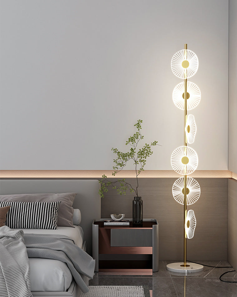 Lampadaire moderne, cascade lumineuse, marbre & acrylique. Design élégant, lumière douce réglable.