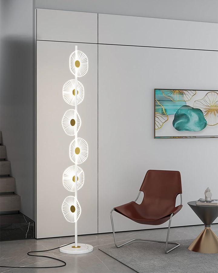 Lampadaire moderne, cascade lumineuse, marbre & acrylique. Design élégant, lumière douce réglable.