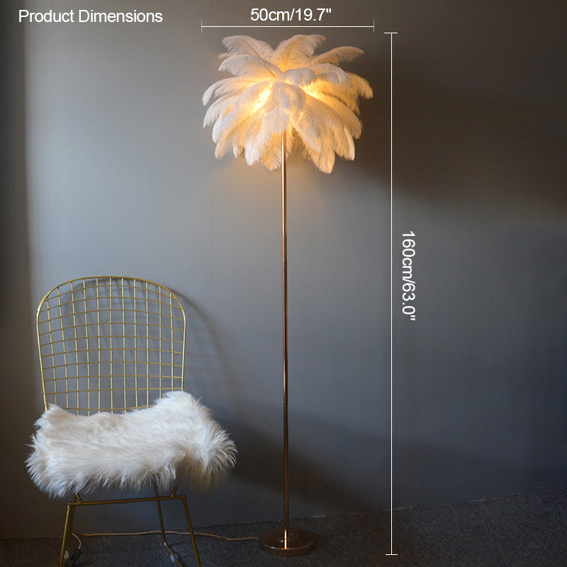 Lampadaire plumeux avec plateau intégré.  Éclairage ambiance chaleureux. Design palmier élégant et fonctionnel.