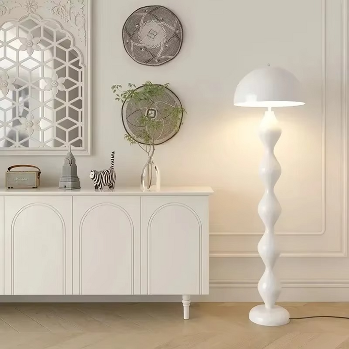 Lampadaire scandinave design minimaliste. Éclairage LED doux. Structure métallique élégante. Idéal salon, chambre.