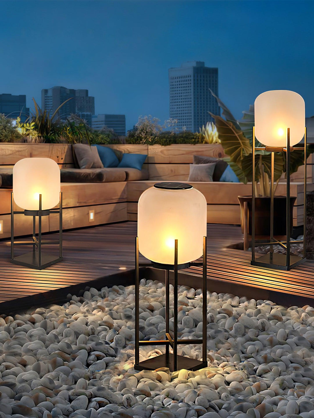 Lampadaire solaire extérieur élégant. Design moderne, acier inoxydable et verre. Éclairage LED chaleureux.