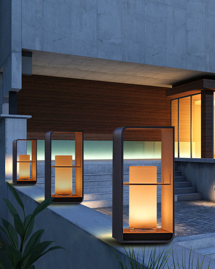 Lampadaire solaire extérieur élégant. Éclairage jardin moderne, design épuré, lumière chaude.