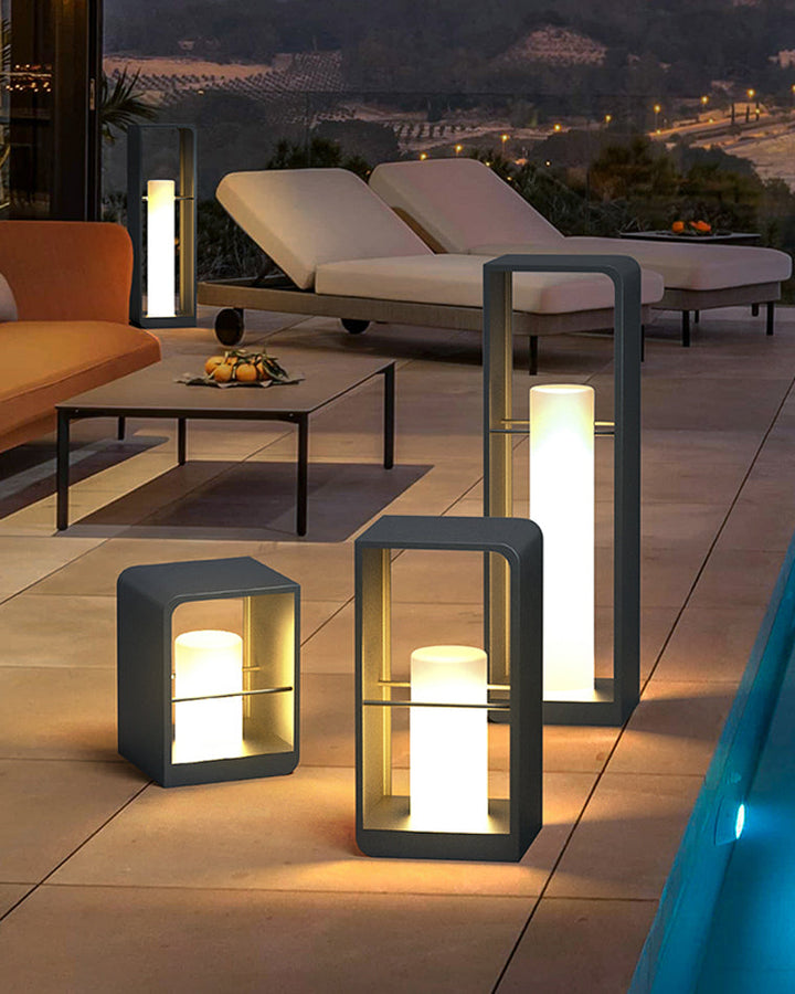 Lampadaire solaire extérieur élégant. Éclairage jardin moderne, design épuré, lumière chaude.