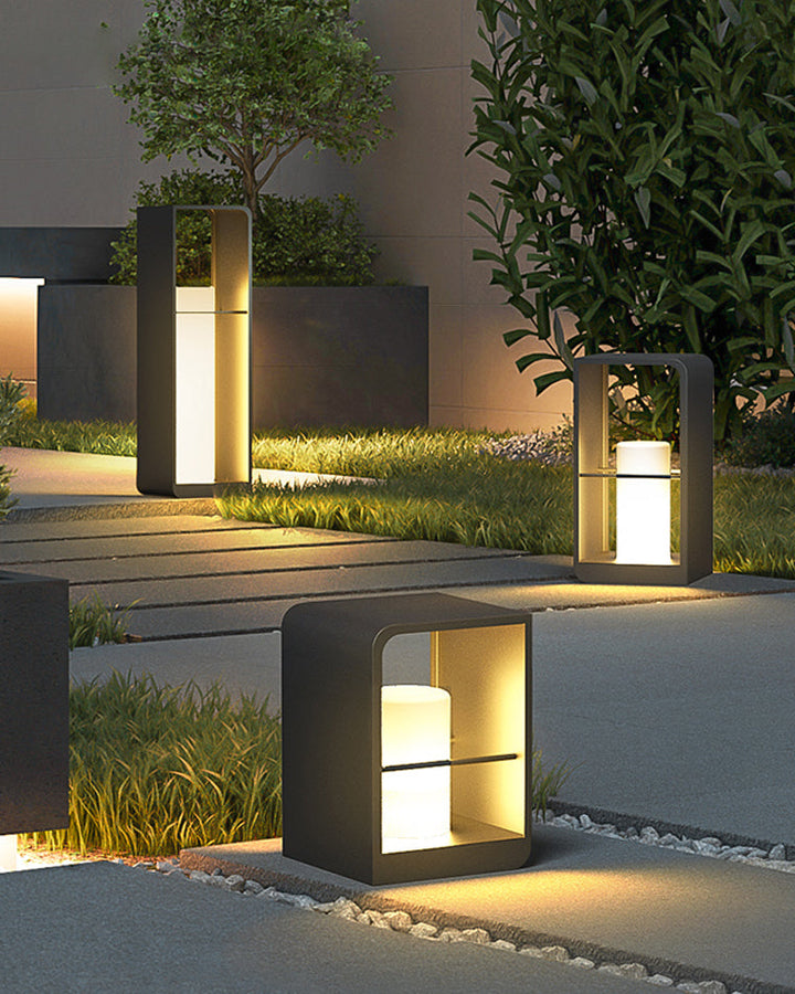 Lampadaire solaire extérieur élégant. Éclairage jardin moderne, design épuré, lumière chaude.