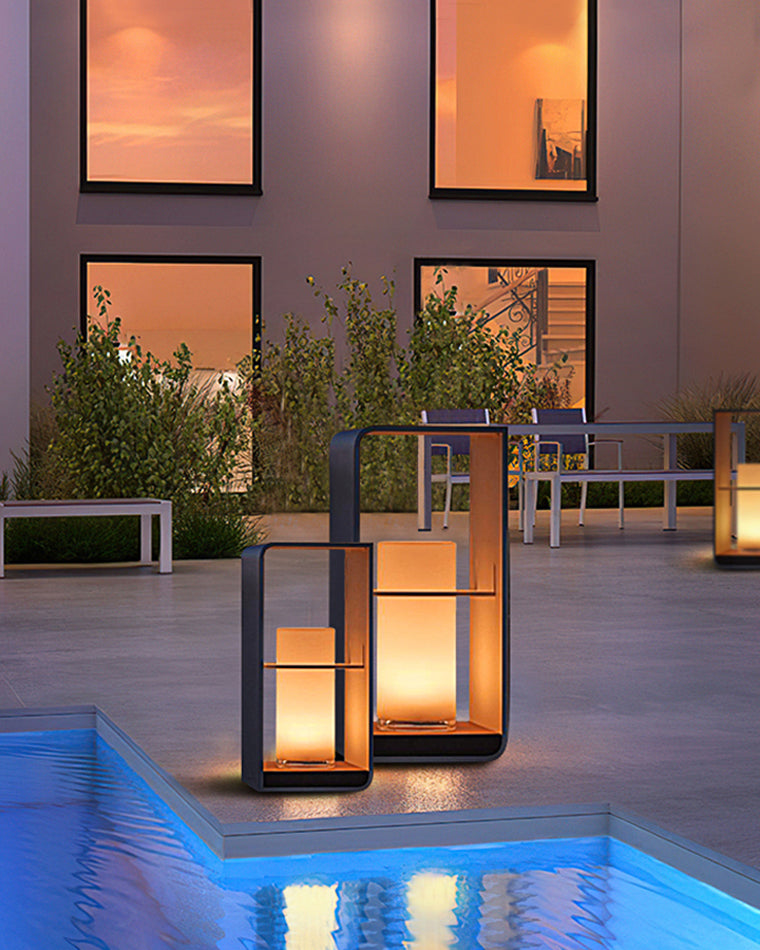 Lampadaire solaire extérieur élégant. Éclairage jardin moderne, design épuré, lumière chaude.