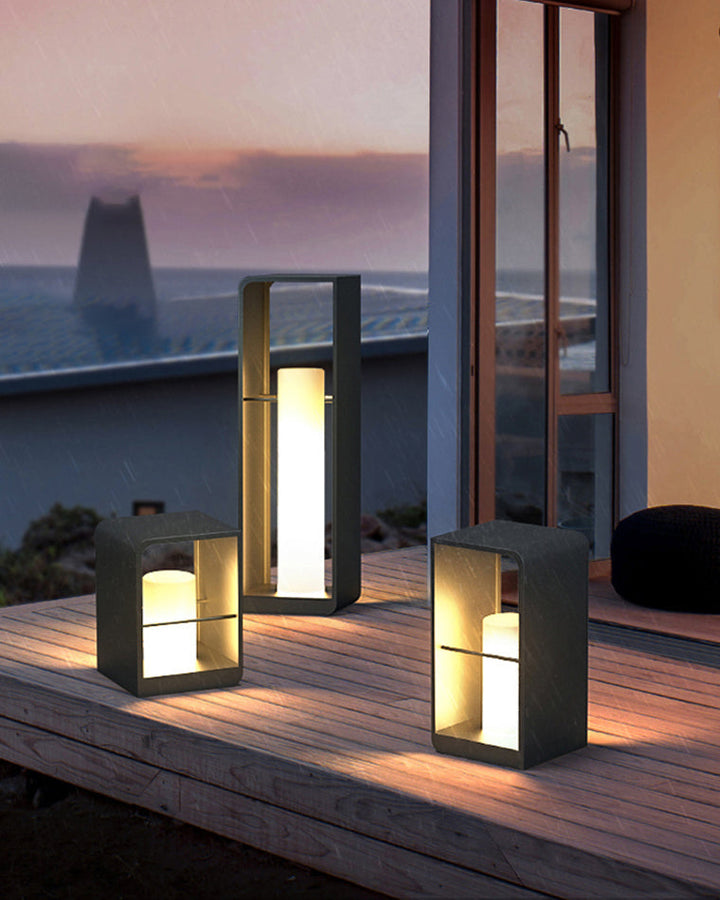 Lampadaire solaire extérieur élégant. Éclairage jardin moderne, design épuré, lumière chaude.