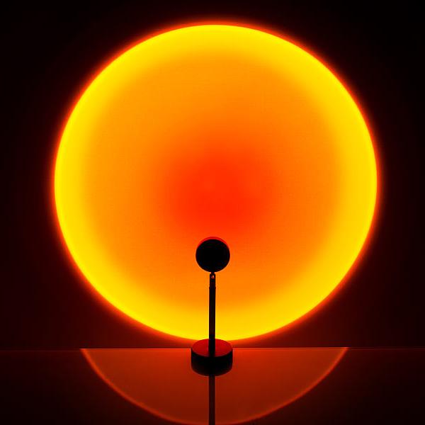 Lampe ambiance coucher de soleil.  Lumière chaude et relaxante, idéale pour la détente.