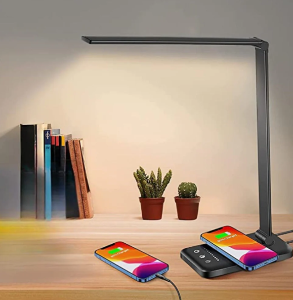 Lampe de bureau LED moderne, bras flexible, charge USB intégrée. Éclairage ajustable.