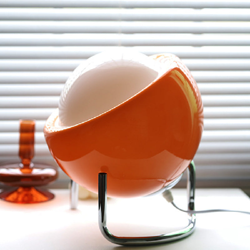 Lampe de table design rétro Bauhaus. Verre & pierre, style minimaliste, lumière douce.