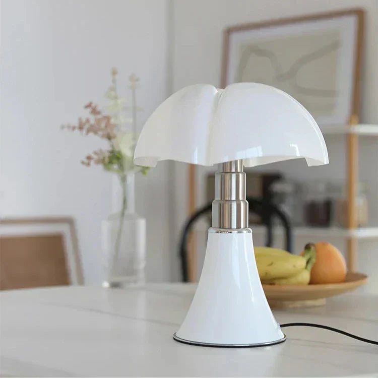 Lampe de table design rétro, éclairage LED élégant.  Ambiance chaleureuse et raffinée.
