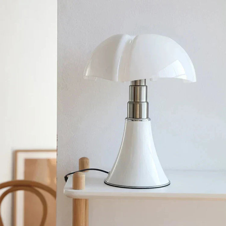 Lampe de table design rétro, éclairage LED élégant.  Ambiance chaleureuse et raffinée.
