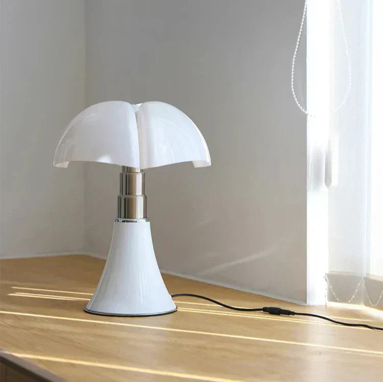 Lampe de table design rétro, éclairage LED élégant.  Ambiance chaleureuse et raffinée.