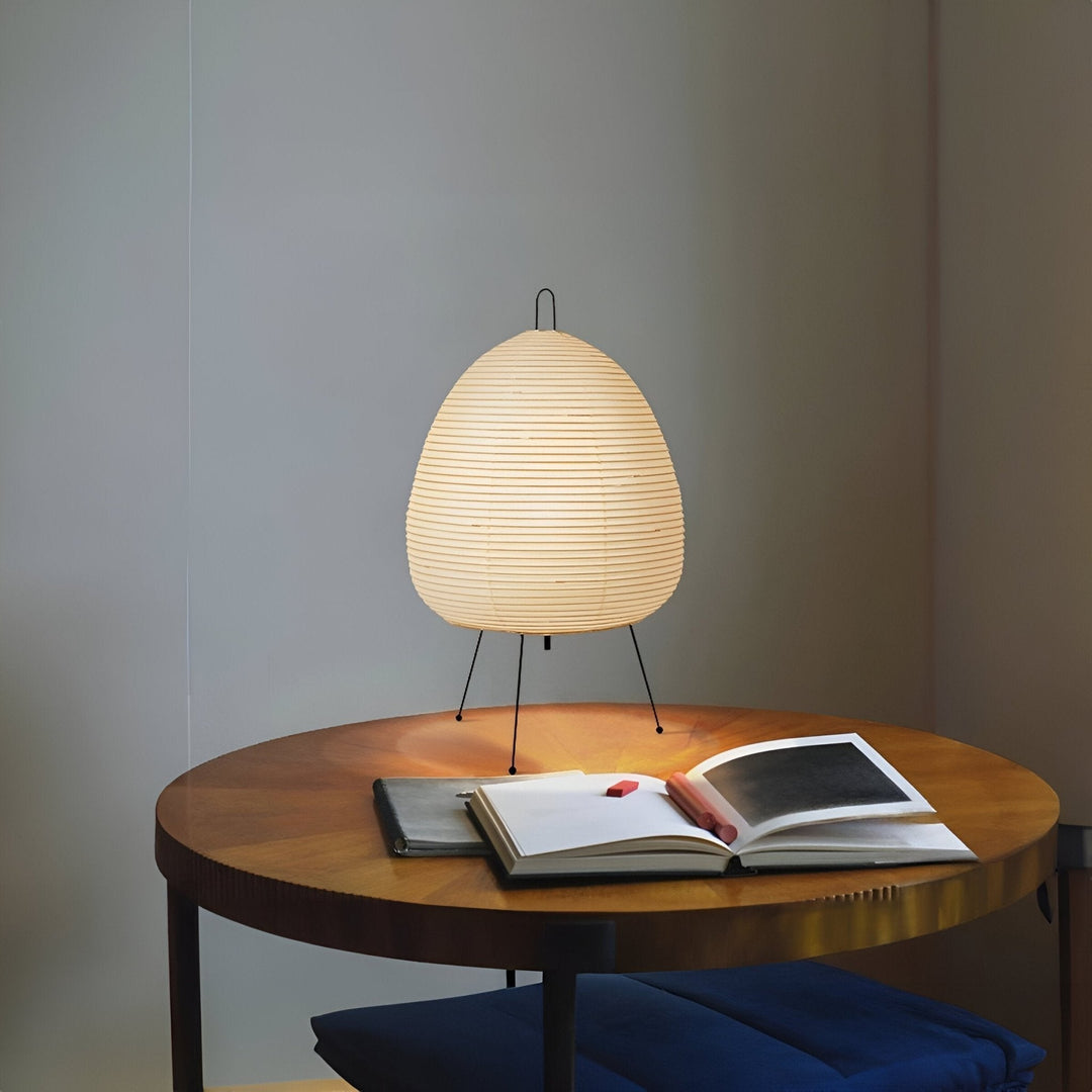 Lampe de table japonaise Wabi-Sabi, abat-jour papier de riz imprimé. Lumière douce et chaleureuse, style zen.