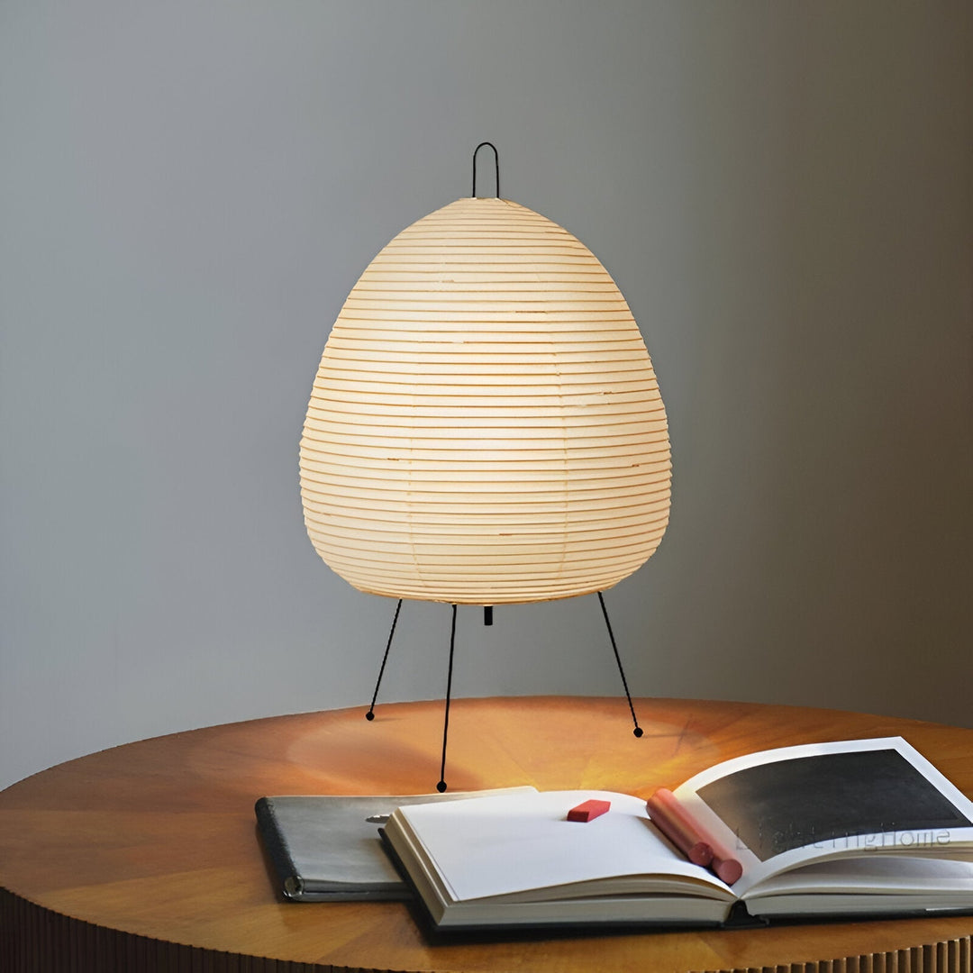 Lampe de table japonaise Wabi-Sabi, abat-jour papier de riz imprimé. Lumière douce et chaleureuse, style zen.