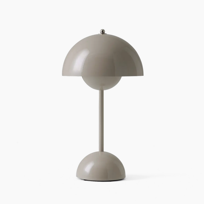 "Lampe de table LED beige, design élégant, sans fil, idéale pour salon, bureau, terrasses. Inspiration années 60."