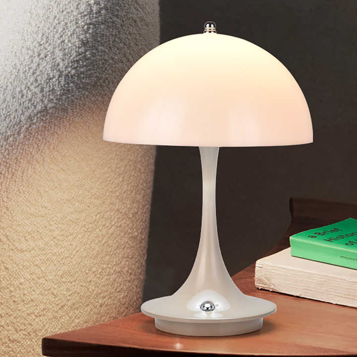 Lampe de table LED design moderne, métal et verre, éclairage doux réglable.  Idéale salon, chambre, bureau.