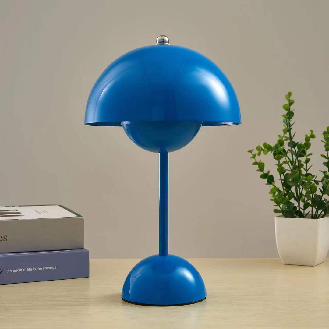 Lampe de table LED design rétro-chic.  Éclairage doux et réglable.  Parfait pour chevet ou bureau.