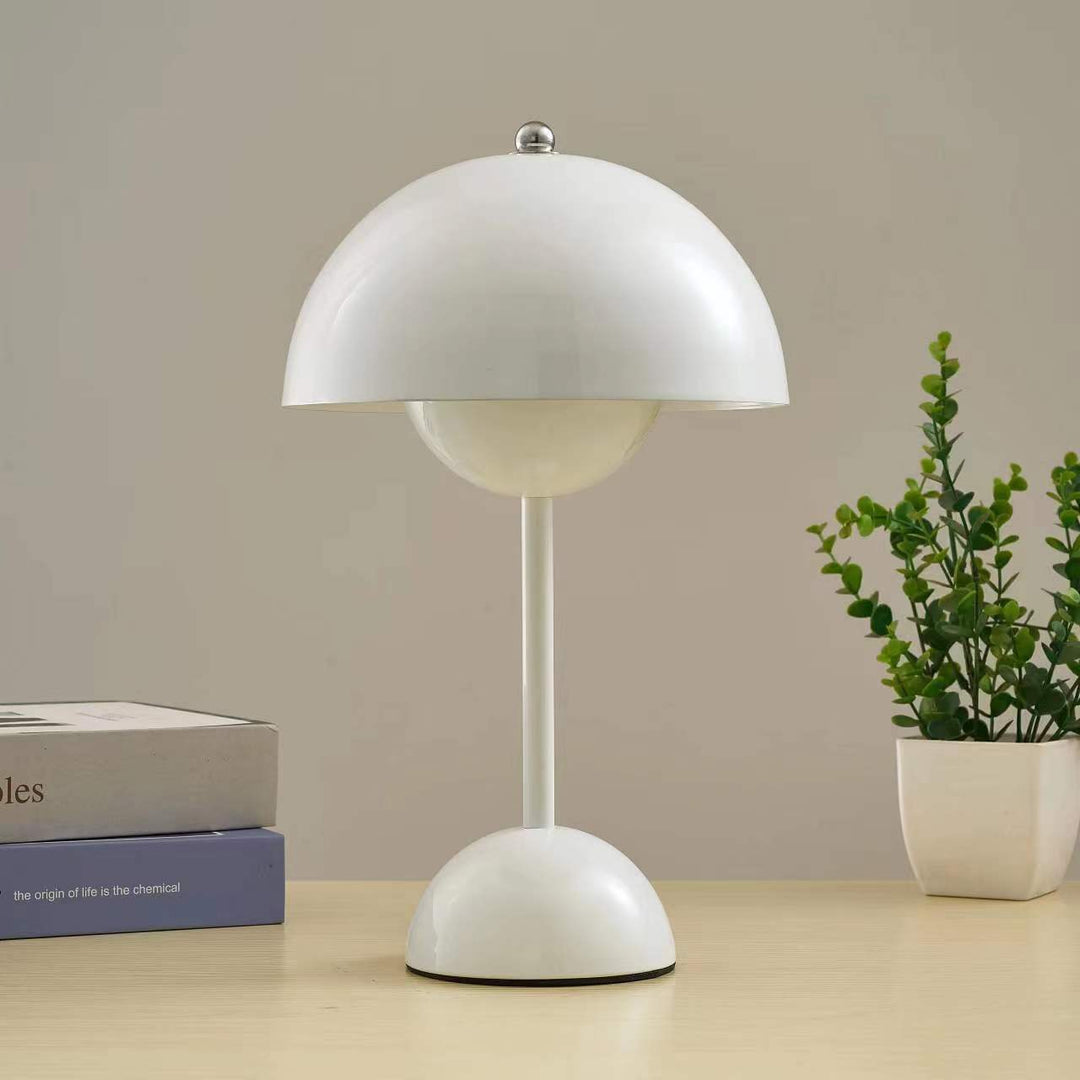 Lampe de table LED design rétro-chic.  Éclairage doux et réglable.  Parfait pour chevet ou bureau.