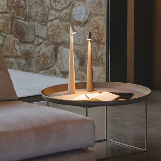 Lampe de table LED sans fil, design minimaliste, luminosité réglable, rechargeable.  Éclairage d'ambiance.