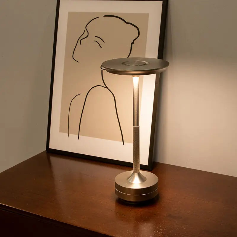 "Lampe de table moderne sans fil, intensité réglable, finition élégante en acier, pour intérieur ou extérieur IP66"
