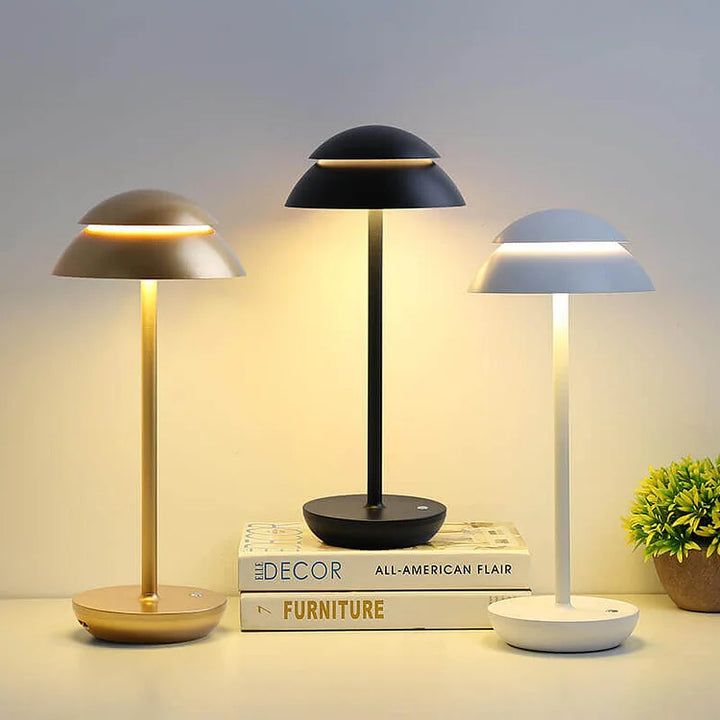Lampe de table rechargeable design scandinave.  Éclairage doux, style minimaliste. Batterie longue durée.