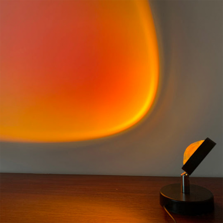 Lampe de table rétro, design coucher de soleil.  Lumière chaude et douce. Décoration élégante pour salon, chambre.