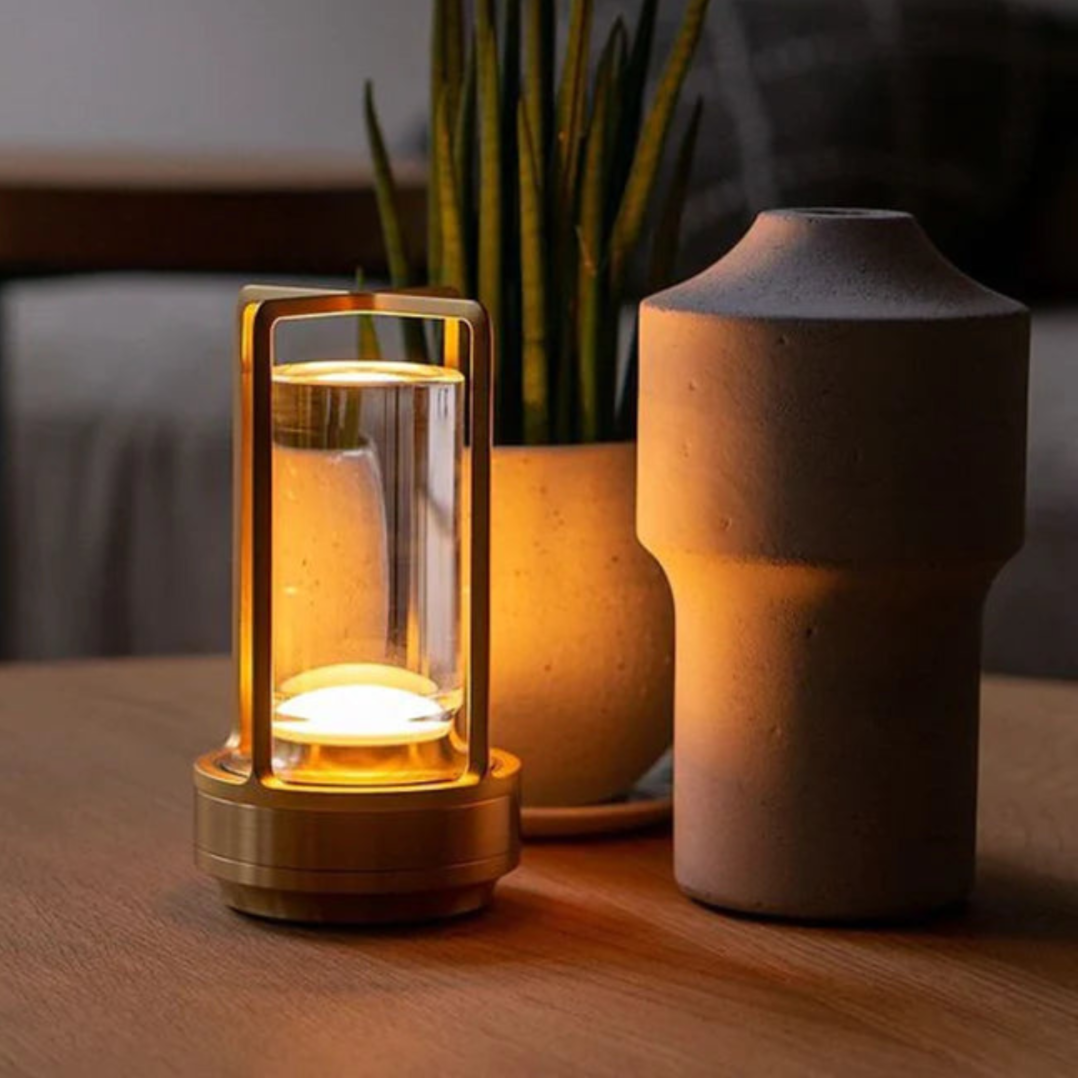 Lampe de table sans fil rechargeable. Design moderne, éclairage élégant.  Idéale intérieur/extérieur.
