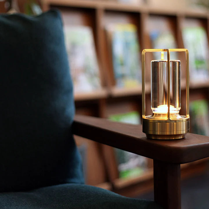 Lampe de table sans fil rechargeable. Design moderne, éclairage élégant.  Idéale intérieur/extérieur.
