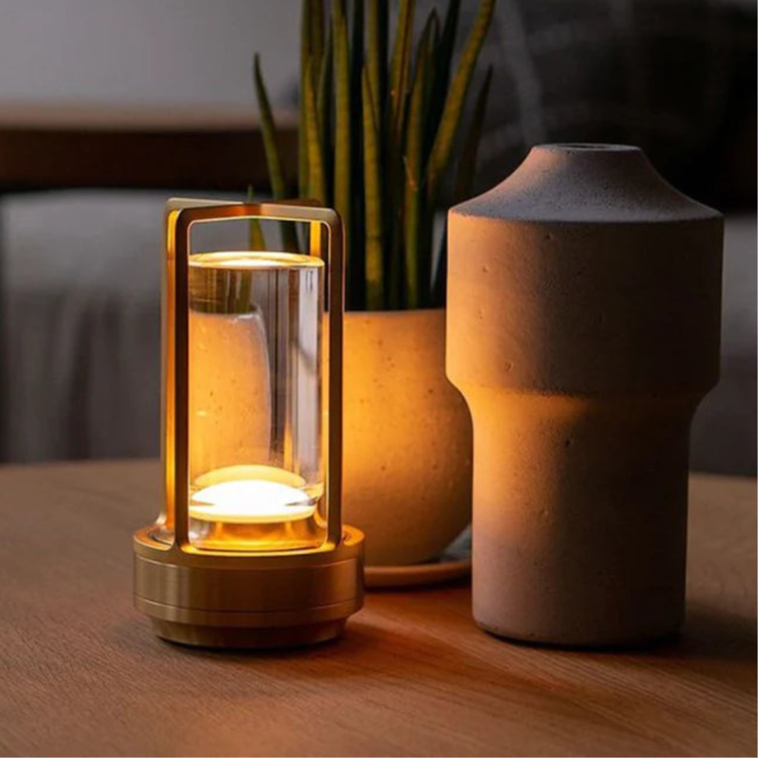 Lampe de table sans fil rechargeable. Design moderne, éclairage élégant.  Idéale intérieur/extérieur.