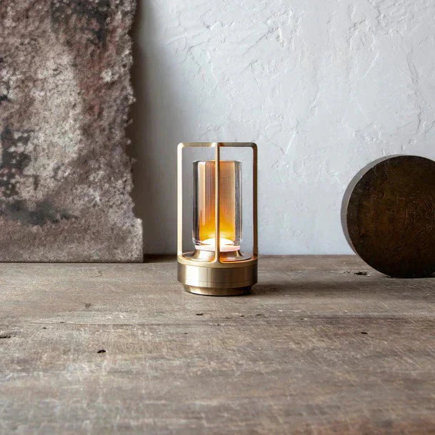 Lampe de table sans fil rechargeable. Design moderne, éclairage élégant.  Idéale intérieur/extérieur.