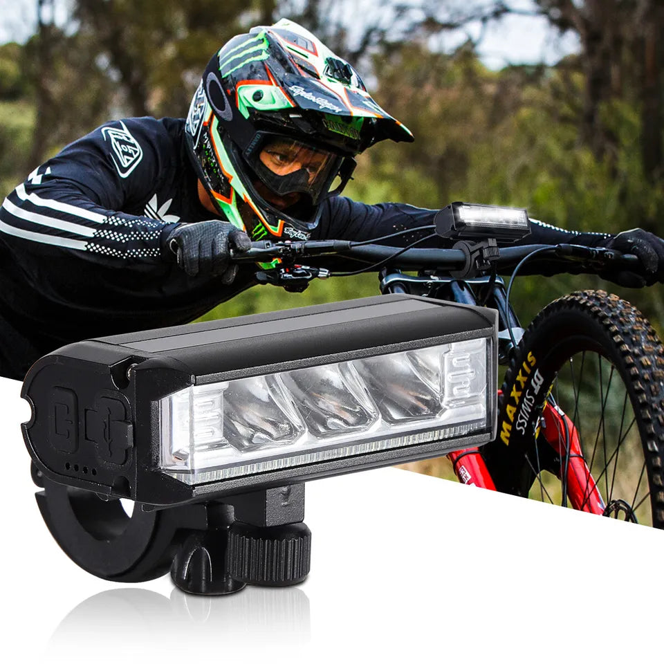 "Lampe de vélo LED LumeRide - Éclairage puissant, design ajustable, vue de face"