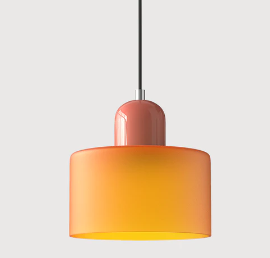 "Lampe en verre suspendue moderne, émet lumière chaude, conception en métal/verre, couleurs variées, style élégant."