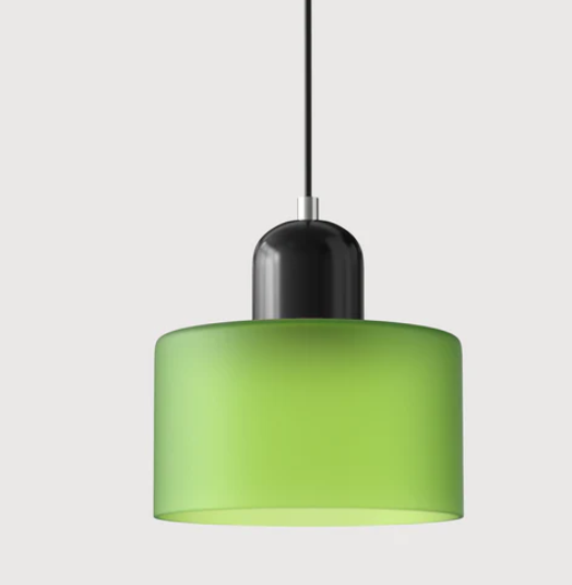 "Lampe en verre suspendue moderne, émet lumière chaude, conception en métal/verre, couleurs variées, style élégant."