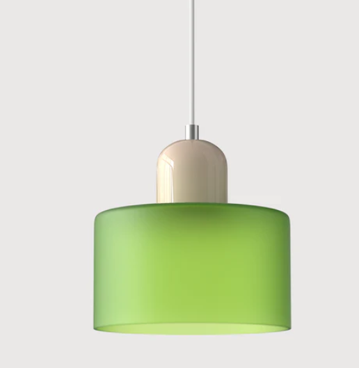 "Lampe en verre suspendue moderne, émet lumière chaude, conception en métal/verre, couleurs variées, style élégant."