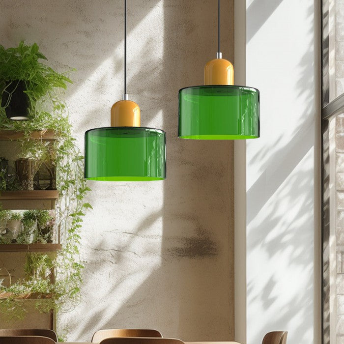 "Lampe en verre suspendue moderne, émet lumière chaude, conception en métal/verre, couleurs variées, style élégant."