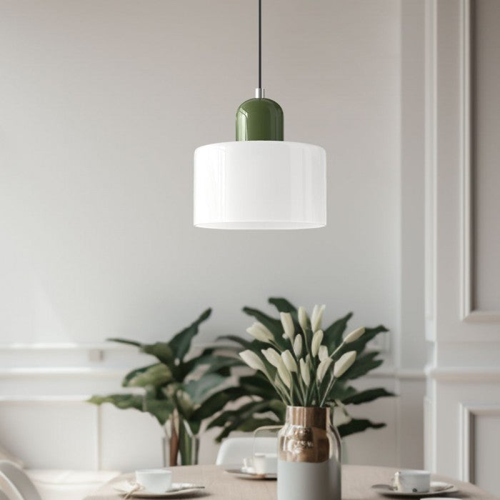 "Lampe en verre suspendue moderne, émet lumière chaude, conception en métal/verre, couleurs variées, style élégant."