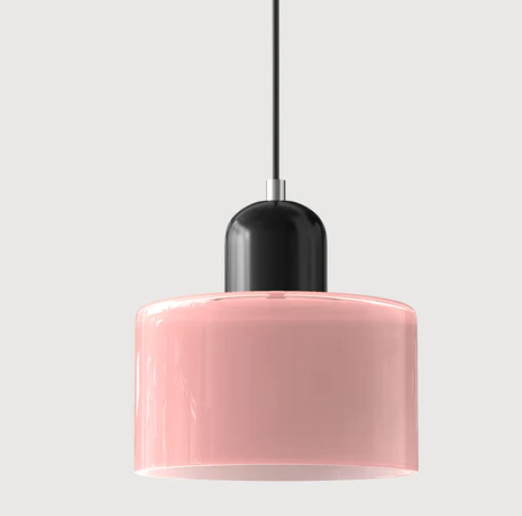 "Lampe en verre suspendue moderne, émet lumière chaude, conception en métal/verre, couleurs variées, style élégant."