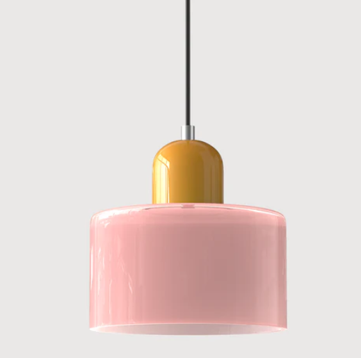"Lampe en verre suspendue moderne, émet lumière chaude, conception en métal/verre, couleurs variées, style élégant."