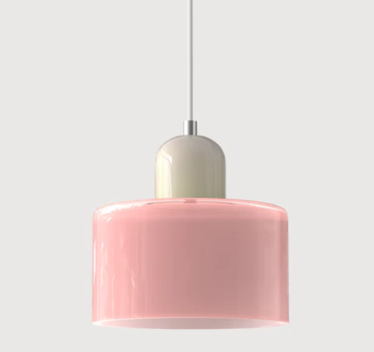 "Lampe en verre suspendue moderne, émet lumière chaude, conception en métal/verre, couleurs variées, style élégant."