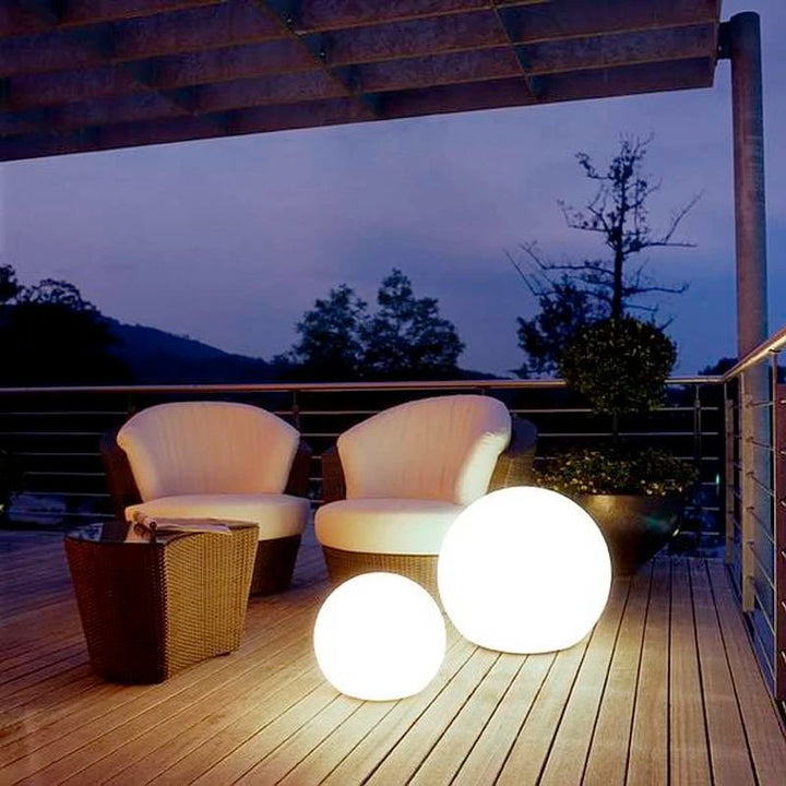 Lampe globe extérieure, imperméable, éclairage jardin. Design moderne, lumière douce.