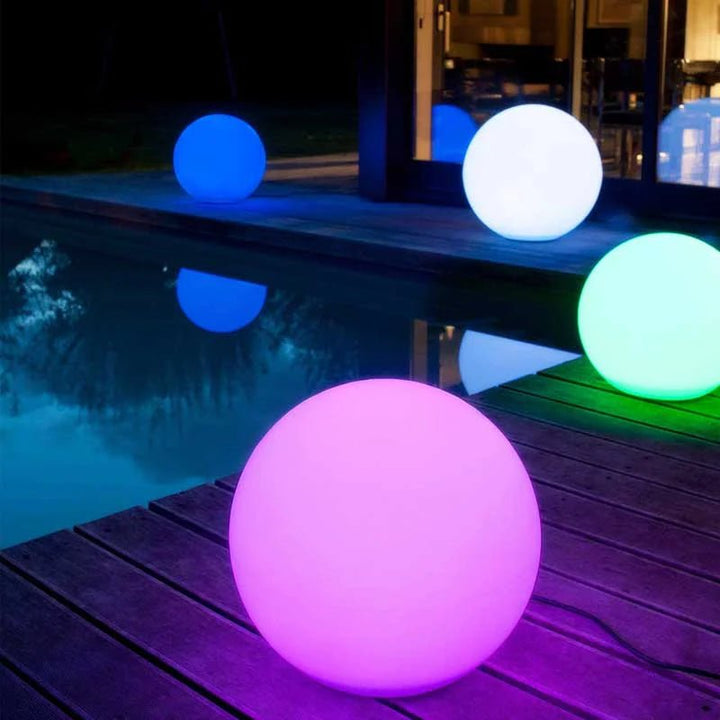 Lampe globe extérieure, imperméable, éclairage jardin. Design moderne, lumière douce.