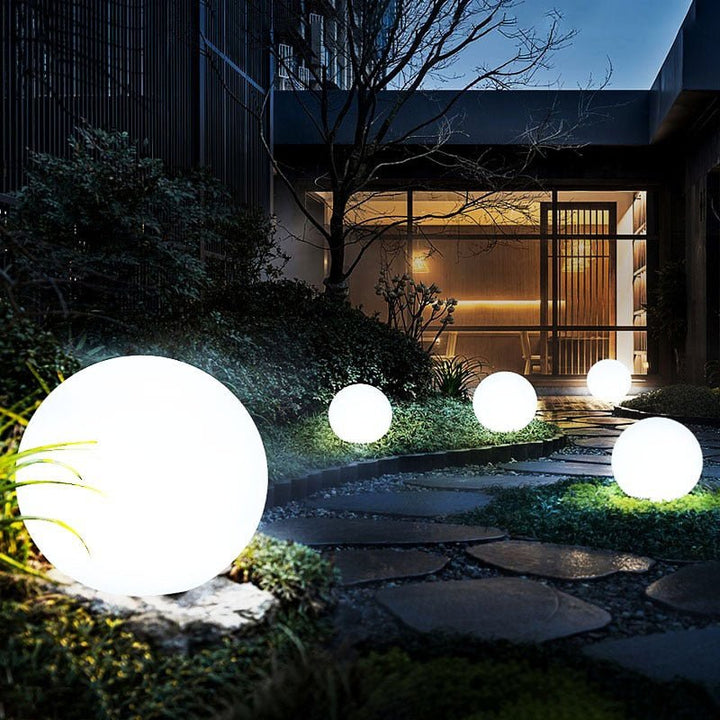 Lampe globe extérieure, imperméable, éclairage jardin. Design moderne, lumière douce.