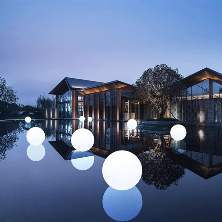 Lampe globe extérieure, imperméable, éclairage jardin. Design moderne, lumière douce.