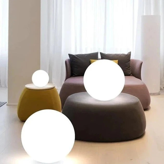 Lampe globe extérieure, imperméable, éclairage jardin. Design moderne, lumière douce.