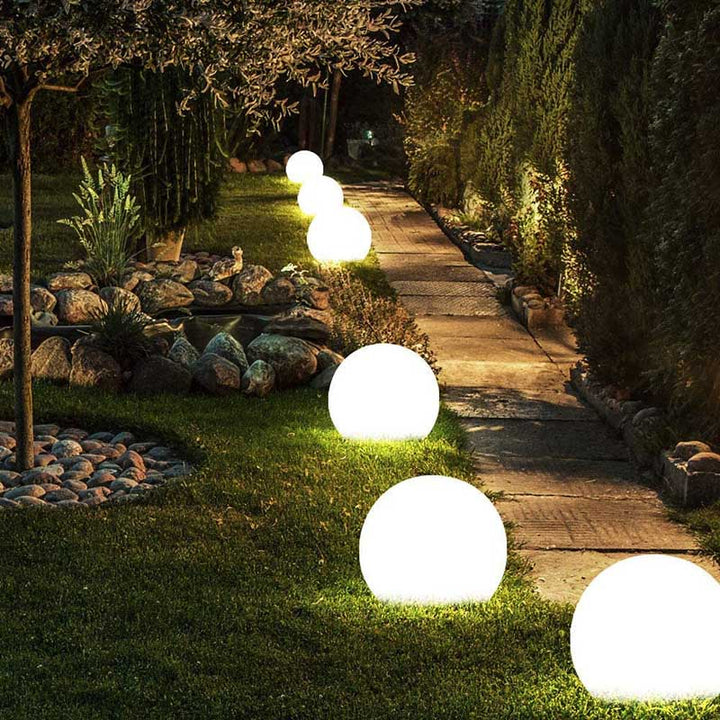 Lampe globe extérieure, imperméable, éclairage jardin. Design moderne, lumière douce.