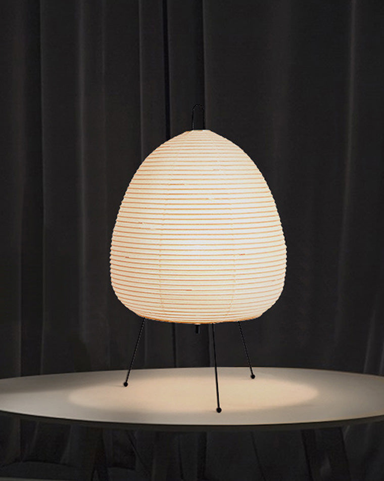 Lampe lanterne japonaise style Japandi.  Papier de riz et métal. Décoration intérieure zen.